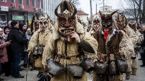 Muškarci sa rogovima i maskama plaše celo selo: Jeziva tradicija u Evropi i danas tera zle duhove