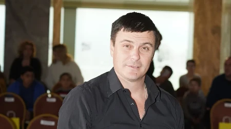Vest o svadbi i rođenju deteta krije kao zmija noge, a sada je raskrinkan: "Vuk Kostić je uvek sa nekim klincima" 