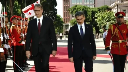 Velika čast za našu zemlju: Predsednika Vučića na aerodromu lično ispratio predsednik Gruzije