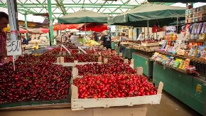  Lakše za kućni budžet - šta je pojeftinilo na pijacama širom Srbije