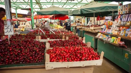  Lakše za kućni budžet - šta je pojeftinilo na pijacama širom Srbije