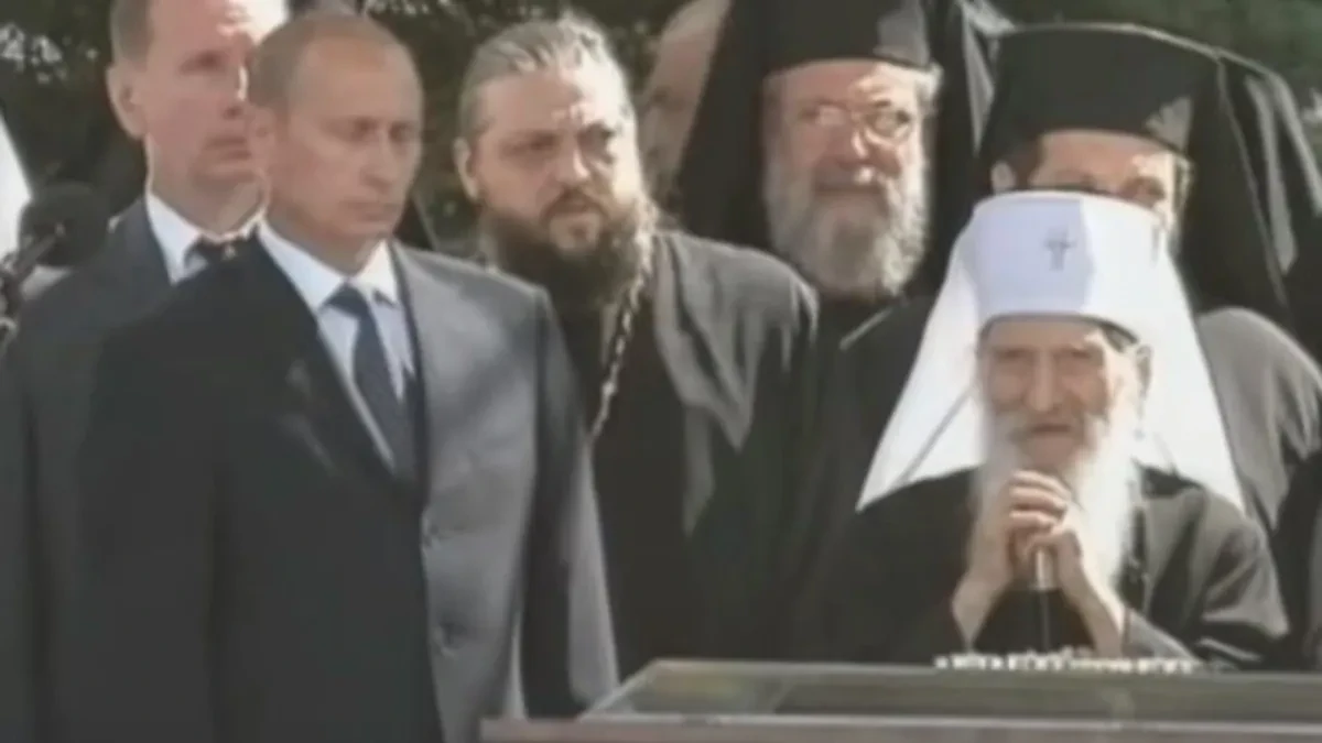 Patrijarh Pavle stajao je rame uz rame sa Putinom, ali o jednom susretu nikada nije želeo da govori