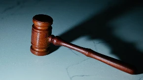 Kolege su mu uništile život: Čovek zbog mobinga na poslu dobio nerealnu odštetu