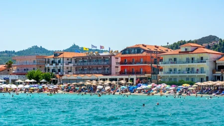 Novi hit među Srbima na moru: Ne jure više najlepšu plažu, već onu na kojoj ceo dan potroše manje od 20 evra