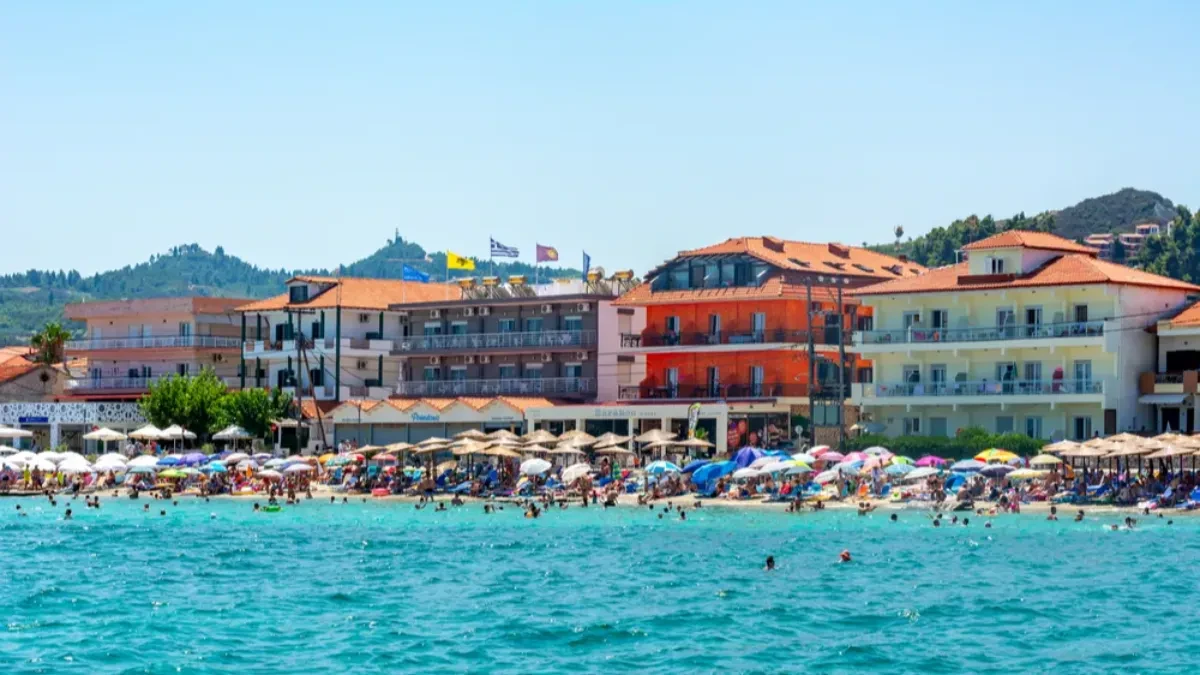 Novi hit među Srbima na moru: Ne jure više najlepšu plažu, već onu na kojoj ceo dan potroše manje od 20 evra