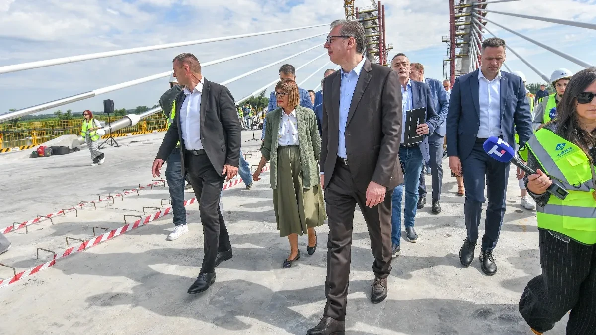 Aleksandar Vučić obišao radove na mostu kod Novog Sada: Remek-delo i veličanstveni put u budućnost Srbije!