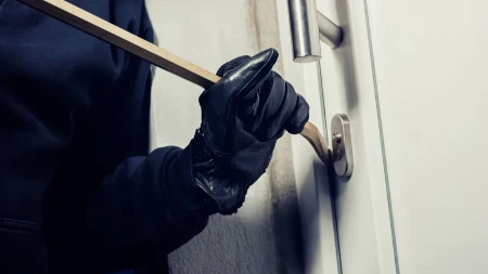 Fotke sa odmora mogu skupo da vas koštaju: Provalnici samo čekaju pravi trenutak da vas pokradu, niste ni svesni da im sami otkrivate potrebne informacije