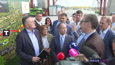 Vučić u Novom Sadu: Predsednik prisustvuje spajanju glavne konstrukcije na mostu preko Dunava