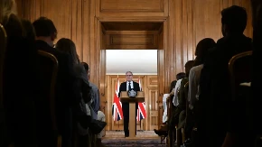 Politički zemljotres u Britaniji! Više od 100 poslanika diglo bunu protiv Starmera, traže ostavku premijera dok mu rival sprema preuzimanje stranke