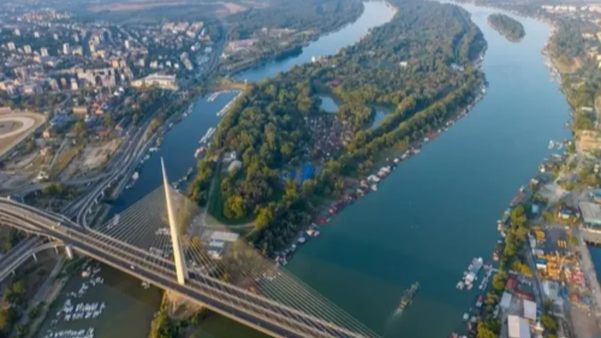 Otvorena sezona na Adi! Beograđani pohrlili na svoje more, voda već topla, a ležaljka košta čak 2.000 dinara