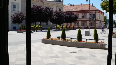 "Napolju kao da ima 50 stepeni" Toplotni talas prži Čačak, građani jedva da izlaze
