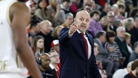 Saša Obradović posetio bivši klub i dobio ovacije navijača