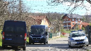 Uhapšen muškarac (40): Osumnjičen da je pucao na roditelje