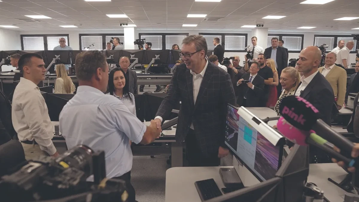 Vučić posetio Jedinstveni dispečerski centar: 230 miliona dolara je obezbeđeno za modernizaciju srpskih železnica