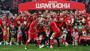 Crveno-beli pale motore: Fudbaleri Zvezde doputovali u Austriju