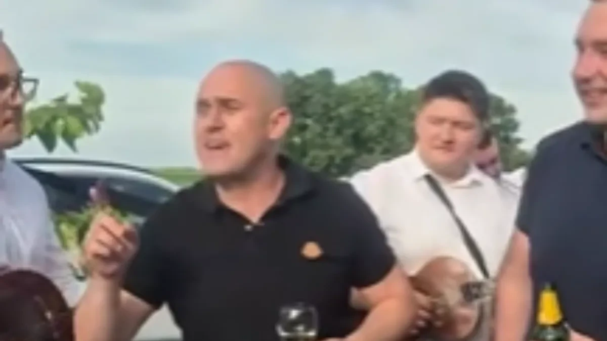 Hrvatski ekstremista i poslanik ponovo zapevao: "Kad Puniša tri metka ispali..."