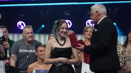 Tamara Danilović je pobednica Zvezde Granda: Odluka žirija šokirala publiku, nagrada "Saša Popović" otišla u njene ruke! (FOTO)