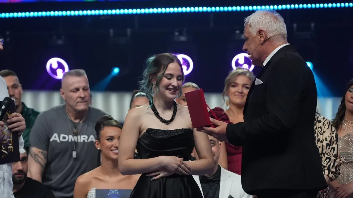 Tamara Danilović je pobednica Zvezde Granda: Odluka žirija šokirala publiku, nagrada "Saša Popović" otišla u njene ruke! (FOTO)
