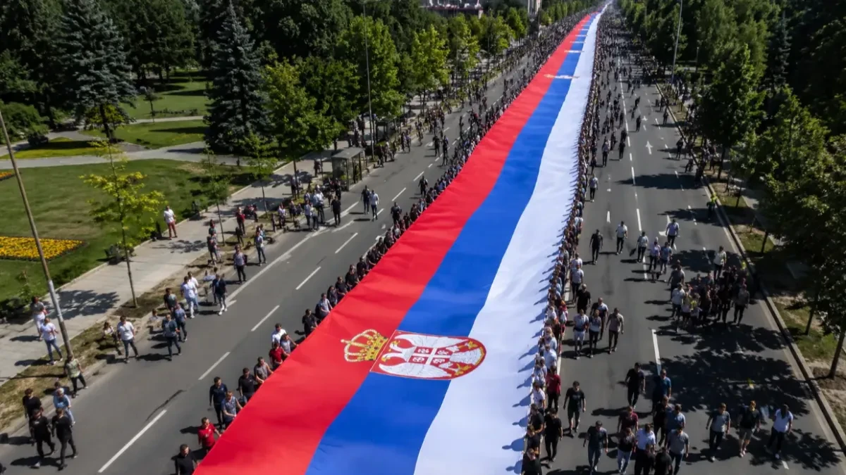 Najveća srpska zastava na skupu 27. juna na koji je pozvao Vučić