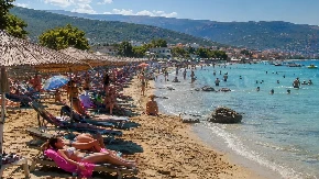 Ako nosite japanke na moru - kazna 3.000 evra! U omiljenom letovalištu uvedene nerealne sankcije - turisti ne veruju 