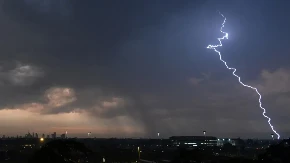 U naredna dva sata se spremite za snažan udar! Udariće gromovi i grad posle jutarnje sparine
