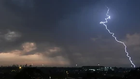 Grom tukao 26.000 puta! Ovo ostrvo drmaju ekstremne vrućine