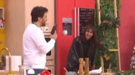 Upao na televiziju, pa usred emisije repetirao pištolj! Voditeljka zanemela, ovo se u Srbiji do sada nije desilo!