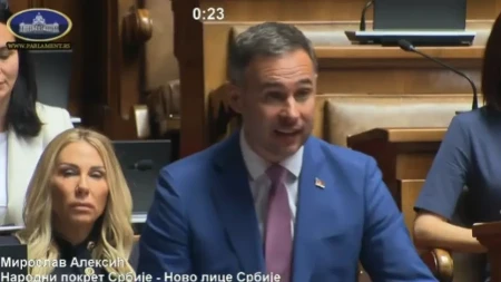 Skandal u Skupštini! Aleksić brani Kurtija i tvrdi da se Srbi sele sa KiM zbog Srba, a ne zbog Kurtijevog terora! (VIDEO)