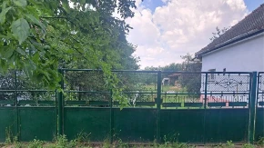 Kuća sa 30 ari placa za samo 13.500 evra! Nalazi se na 45km od grada