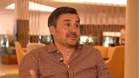 Gori na sve strane: Englezi poludeli zbog Radetovog skandala na RTS-u