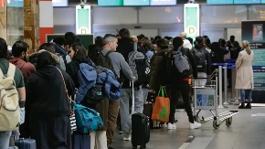 Gorivo drastično pojeftinilo, ali avio-karte ostaju skupe