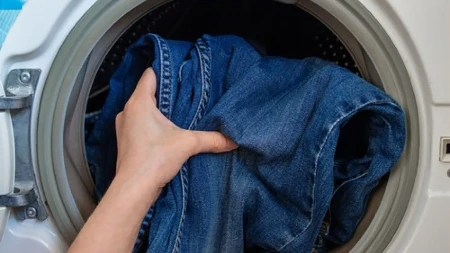 Farmerke su vam se skupile? Ovaj sjajan trik instant pomaže