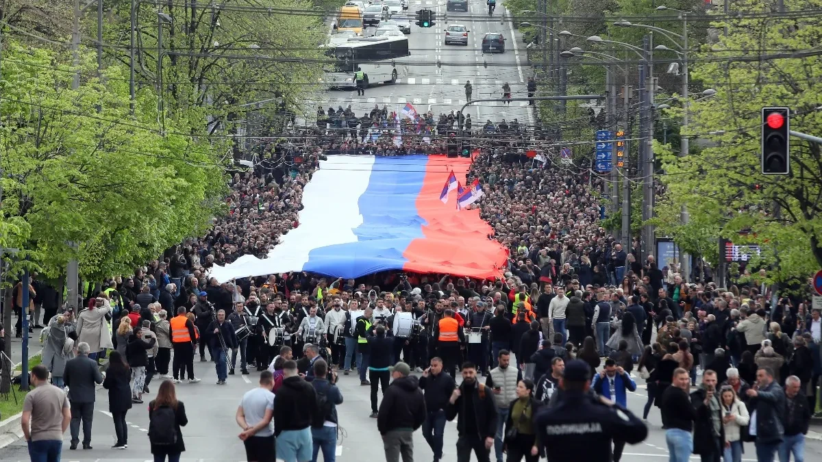 Najveću zastavu u istoriji Srbije pravilo nekoliko desetina ljudi