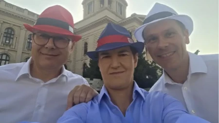 Sa šeširima u boji Srbije: Vučević, Brnabić i Mali pozvali građane na skup 27. juna u Beogradu (FOTO)