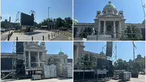 Ispred Skupštine niče pravi mali grad: Pripreme za veliki skup 27. juna uveliko u toku
