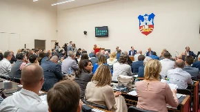 Blokaderi ponovo napravili haos u Skupštini Grada Beograda! Divljali, pa samo njih 6 glasalo protiv!
