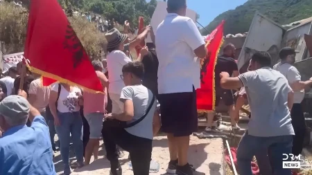 Šiptari uništavaju imovinu Trampovih: Islamistički demonstranti rasturili gradilište za Kušnerov risort