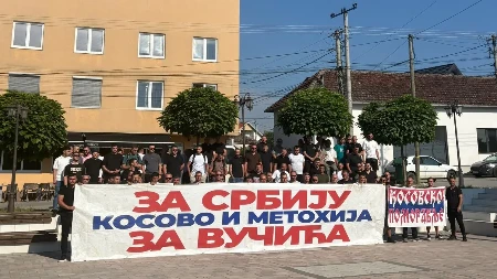Više od 350 Srba sa KiM krenulo put Kraljeva da podrži politiku razvoja i budućnosti Srbije predsednika Vučića