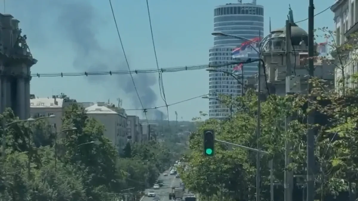 Veliki požar na Makišu: Gusti dim se vidi i iz centra grada (VIDEO)