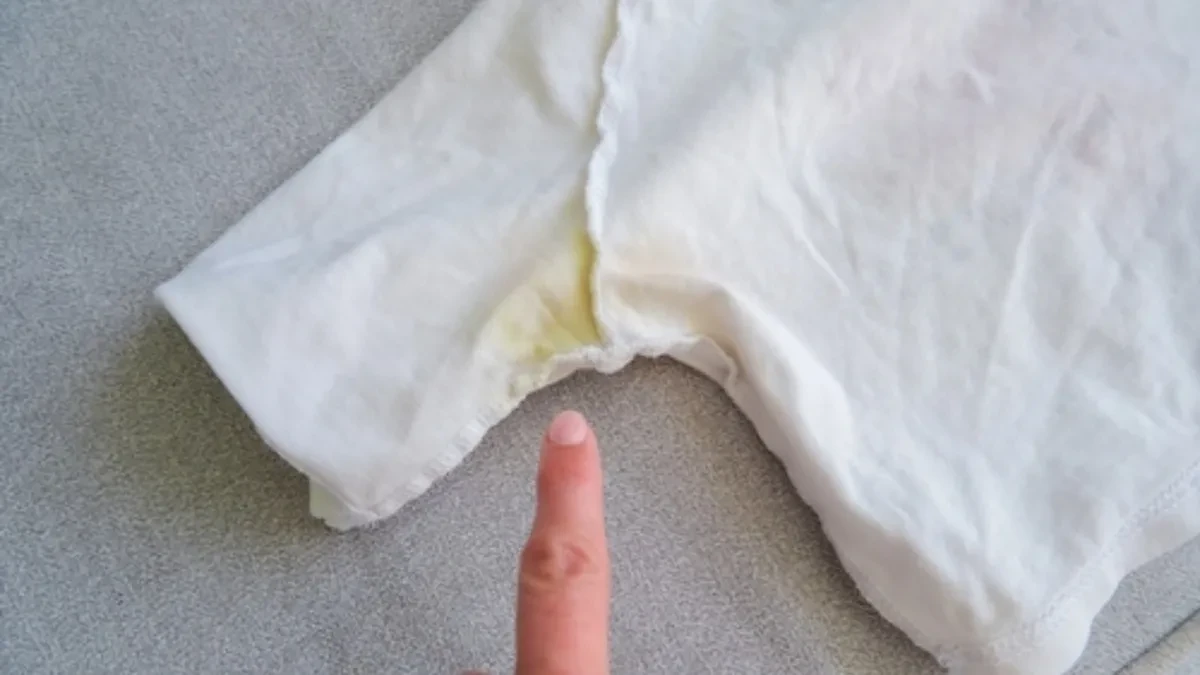 Provereni recept iskusnih domaćica: Rešite se žutih fleka ispod pazuha za samo 30 minuta uz ovaj trik!