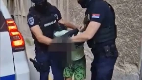 Pogledajte snimak hapšenja bombaša sa Novog Beograda: "Pala" opasna trojka, otkrivena i druga krivična dela ove grupe (VIDEO)