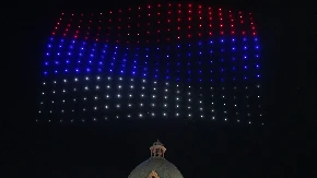 Moćna poruka na nebu! Nesvakidašnji prizor ispred Skupštine!