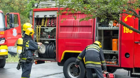 Požar u Klinici u Beogradu: Evakuisani pacijenti sa intenzivne nege, vatrogasci hitno intervenisali