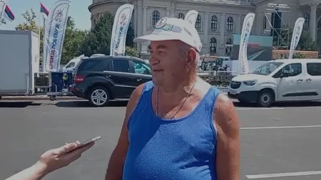 "Vučić je za 13 godina uradio više nego što se radilo 70 godina" Građanin iz Kruševca objasnio zašto je došao na skup