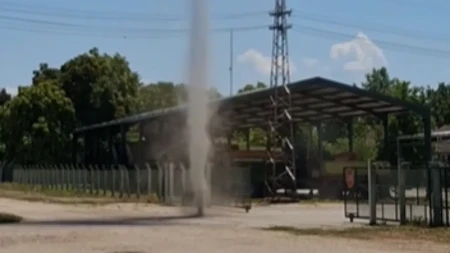 "Prašinski đavo" snimljen u Vojvodini: Jeziva scena, ljudi šokirani zbog džinovskog vrtloga