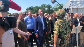 "Najviše volim kada je u našim rukama Mi-35" Vučić razgovarao sa pilotima