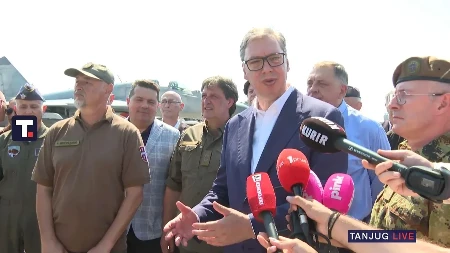 Ubačeno je 60.000 listića, pregledaću poruke: Vučić o glasanju na skupu u Beogradu