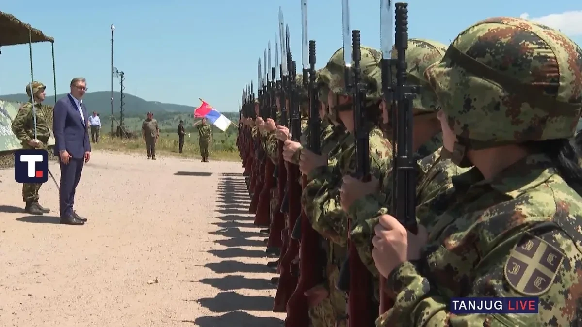 Gledajte kako sevaju srpske rakete! Vučić nadgleda moć Vojske Srbije na Pasuljanskim livadama
