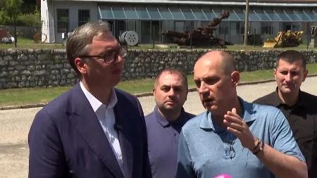 Vučić i Lončar u u Senjskom Rudniku: Stigla je mobilna ambulanta (VIDEO)