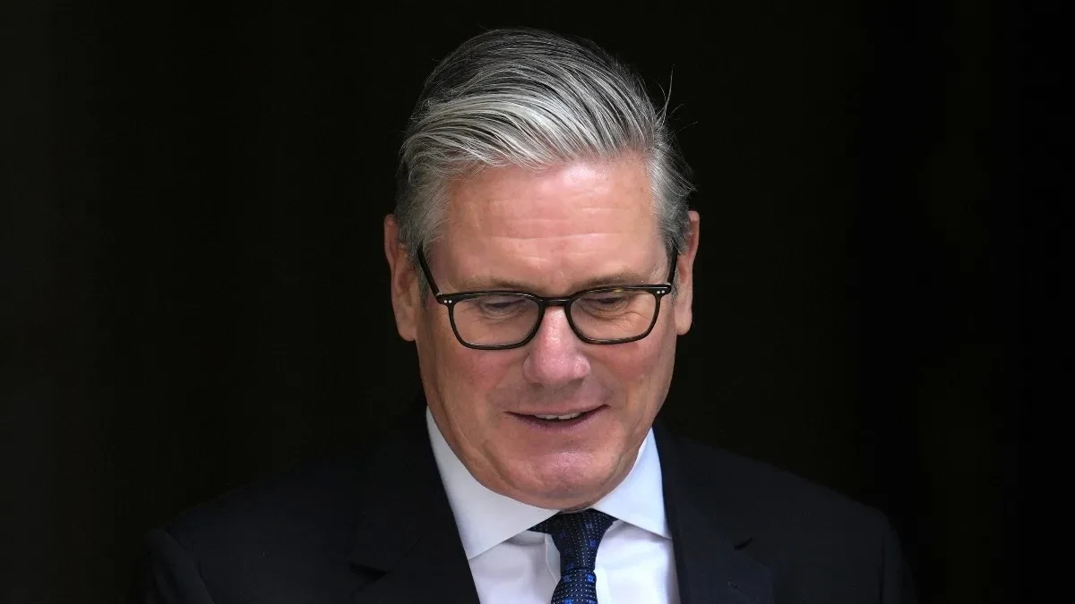 Starmer traži novi posao, nudi se ko prostitutka